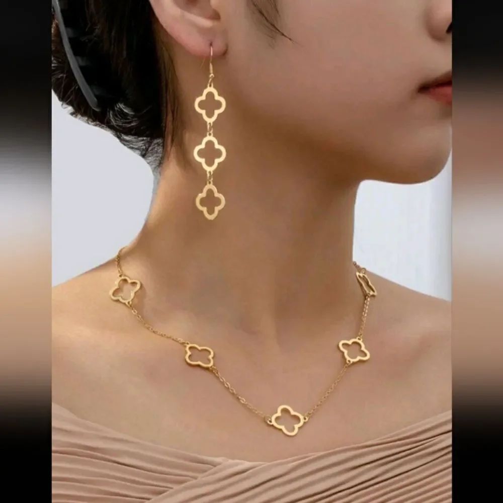 Gold Quatrefoil Clover Necklace & Earrings Set